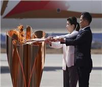 وصول الشعلة الأولمبية إلى السور العظيم وجاكي شان غي استقبالها