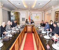 وزيرة الهجرة تبحث مع رئيس العربية للتصنيع محاور مؤتمر «مصر تستطيع»