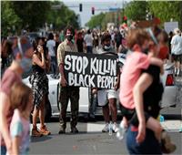 تظاهرة في مينابوليس احتجاجًا على قتل الشرطة الأمريكية لشاب أسود