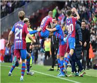 برشلونة يهزم أتلتيكو مدريد برباعية في قمة الدوري الإسباني