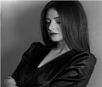 دنيا سمير غانم تظهر بإطلالة الأبيض والأسود على «فيس بوك»