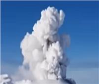 لحظة ثوران بركان أبيكو في شرق روسيا | فيديو 