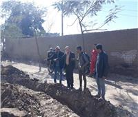 استجابة للمواطنين.. رئيس مدينة كفر شكر يتفقد أعمال تغيير خط مياه الشرب خلف مركز الشرطة
