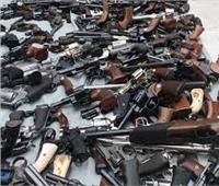 «الداخلية» تضبط 192 قطعة سلاح و228 قضية مخدرات و86 ألف حكم قضائي