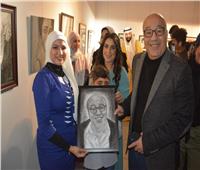 الفنان حجاج عبد العظيم يفتتح معرض «فكر اللون»