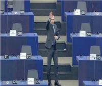 نائب بلغاري بالبرلمان الأوروبي يؤدي التحية النازية