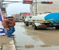 انتشار معدات وسيارات شفط المياه لإزالة مياه الأمطار بالشرقية