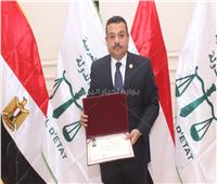 رئيس مجلس الدولة يكرم المستشار حسام إكرام أبو طاقيه لتميزه القضائي
