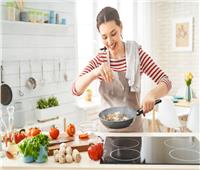 أدوات الطهي غير اللاصقة مثل «التفلون» آمنة للاستخدام