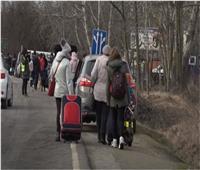 أوكرانيون يتوافدون نحو الحدود البولندية هروبا من الدبابات الروسية| فيديو