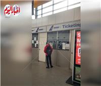 خاص.. الطلاب المصريون القادمين من أوكرانيا يصلون مطار كلوج برومانيا| فيديو 