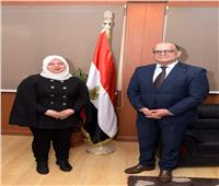 خلال زيارته لـ«مطرح»..السفير التونسي يبحث سبل التعاون في الصناعات الحرفية