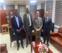 سفير مصر في جوبا يلتقي وزير النقل ورئيس الطيران المدني بجنوب السودان