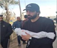 الفنان حازم إيهاب يشيع جثمان رضيعه.. ويؤكد: العزاء على الهاتف