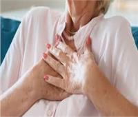أعراض تشير إلى إصابة النساء بأمراض القلب