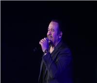 هشام عباس يتألق في افتتاح مهرجان أبيدوس الأول بسوهاج 