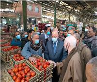 محافظ القاهرة يتفقد سوق العبور للتأكد من توافر السلع 