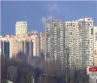 تصاعد الدخان من مناطق سكنية في العاصمة الأوكرانية كييف |فيديو 