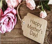 «شعبة الأدوات المكتبية»: هدايا عيد الأم تبدأ من الوردة وحتى الذهب
