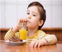 دراسة: من الأفضل عدم الإكثار من تناول العصائر للأطفال لهذه الأسباب  
