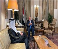 شكري يلتقي رئيس مجلس وزراء قطر ووزير الخارجية لتعزيز العلاقات الثنائية  