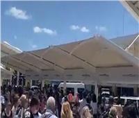 انفجار سلاح ناري داخل مبنى الركاب يثير ذعر في مطار كانكون بالمكسيك | فيديو