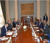 بدء المباحثات بين وزير الخارجية ونظيره الأنجولي لتعزيز سبل التعاون المشترك