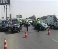 حملات مرورية بمحاور القاهرة والجيزة لرصد مخالفات السيارات