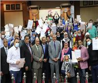 سعفان يسلم 4649 وثيقة تأمين ضد الحوادث للعمالة غير المنتظمة بالشرقية