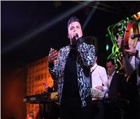 عمر كمال يحيي حفلا غنائيا في خيمة رمضانية بالتجمع الخامس| صور