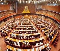 الائتلاف الحاكم الجديد يحكم قبضته على البرلمان في باكستان