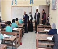 محافظ بورسعيد يتفقد عددا من مدارس المرحلة الإعدادية لمتابعة سير الامتحان التجريبي بمادة الجبر  
