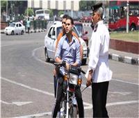 تحرير 2048 مخالفة لقائدي الدراجات النارية لعدم ارتداء «الخوذة»