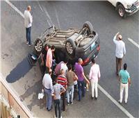 مصرع شخص وإصابة ٣ آخرين في انقلاب سيارة ملاكي بالجيزة  
