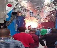 إصابة 10 أشخاص في حريق هائل بسوق المنشية في الإسكندرية | صور
