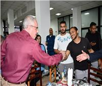 رئيس جامعة القناة يشارك أبناءه إفطار اتحاد الطلاب