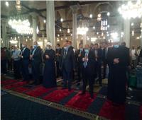  محافظ القاهرة يؤدي صلاة الجمعة الأخيرة من شهر رمضان بمسجد الحسين