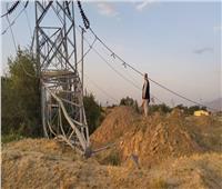 قبل عيد الفطر .. التفجيرات تحرم ملايين الأفغان من الكهرباء