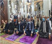فيديو وصور| محافظ الغربية يؤدي صلاة العيد بمسجد السيد البدوي بطنطا