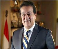 وزير التعليم العالي يستعرض تقريرًا حول المشروعات المشاركة في «مصر تستطيع بالصناعة»