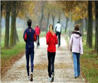 دراسة تكشف المشي السريع يبطئ الشيخوخة