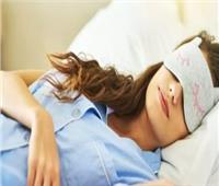 طبيبة في علم الأعصاب توضح وضعيات نوم تجنبك التجاعيد