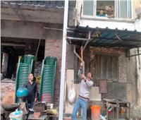 أغرب مخالفة في الإسكندرية.. صاحب مقهى يبني «مرحاض» بالطريق العام| صور 