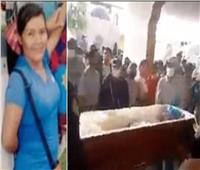 فتاة تعود للحياة خلال إجراءات جنازتها | فيديو 