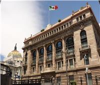المركزي المكسيكي يرفع الفائدة إلى 7% ويلوّح بالمزيد لاحتواء التضخم