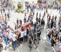 جرائم الاحتلال تطاردها حتى القبر | قنابل صوتية وأعيرة مطاطية في جنازة شيرين أبوعاقلة