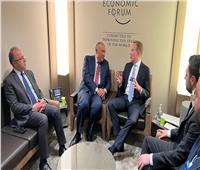  وزير الخارجية يلتقي رئيس منتدى «دافوس» الاقتصادي العالمي