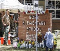  متأثرا بالصدمة جراء مقتلها .. وفاة زوج المعلمة في مدرسة تكساس