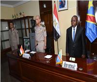 وزير الدفاع يعود إلى أرض الوطن عقب إنتهاء زيارته الرسمية إلى الكونغو.. صور