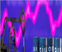 شركات أوروبية تشتري النفط الروسي بأسعار زهيدة.. وتبيعه في الأسواق